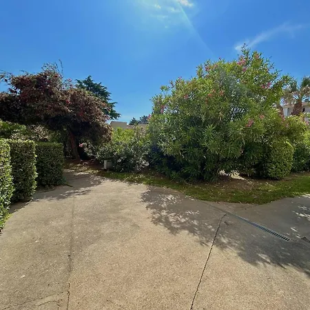 T2 A Avec Terrasse Et Parking - Fr-1-388-242 Apartman *